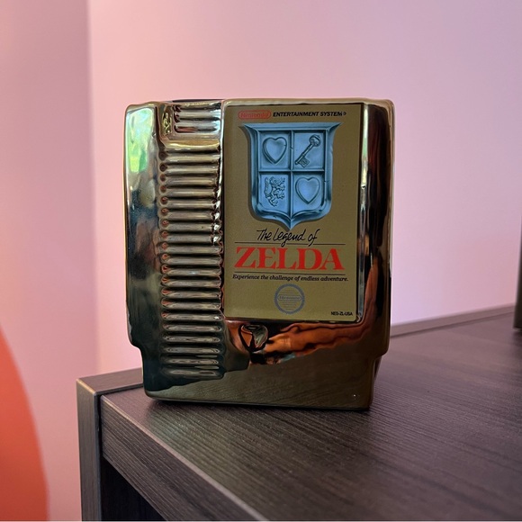 Nintendo NES The Legend of Zelda Gold Pen & Plant Pot Brand New - Picture 2 of 6